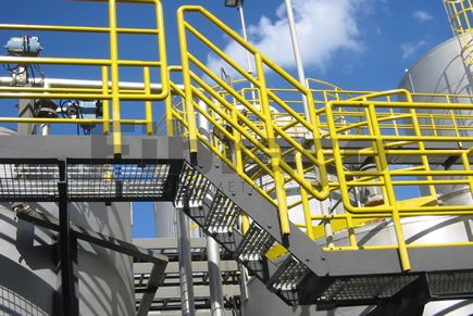 Degraus para escada inclinada